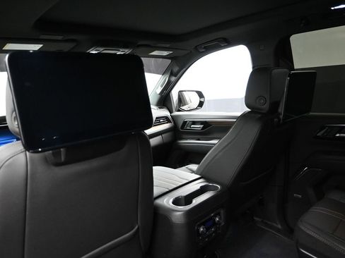 Used 2025 Chevrolet Tahoe High Country image 13