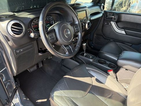 Used 2016 Jeep Wrangler Unlimited Rubicon w/ Connectivity Group image 30