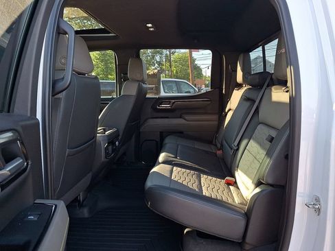 Used 2023 Chevrolet Silverado 1500 ZR2 w/ Technology Package AWD/4WD image 10