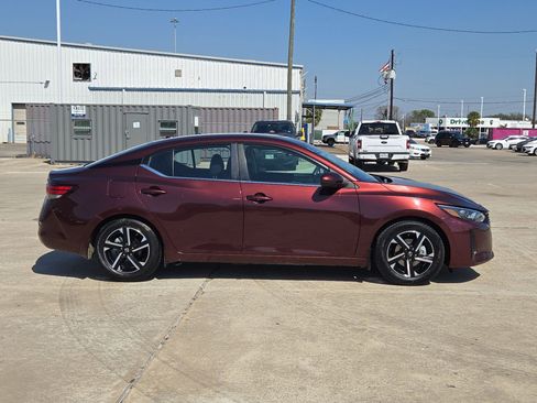Used 2024 Nissan Sentra SV image 2