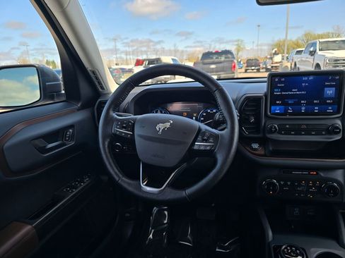 Used 2022 Ford Bronco Sport Outer Banks w/ Tech Package AWD/4WD image 16