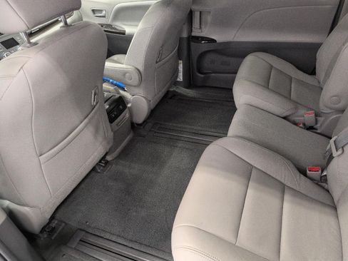 Used 2018 Toyota Sienna XLE w/ XLE Navigation Package FWD image 22