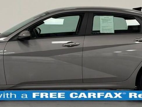 Used 2023 Hyundai Elantra SEL w/ Preferred Accessory Package FWD image 2