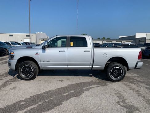 Used 2026 RAM 2500 Laramie AWD/4WD image 3