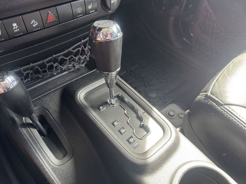 Used 2015 Jeep Wrangler Unlimited Sahara AWD/4WD image 18