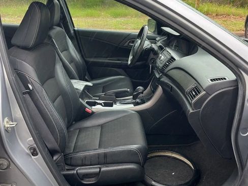 Used 2017 Honda Accord Sport image 18