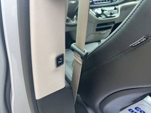 Used 2024 Chrysler Pacifica Touring-L image 45