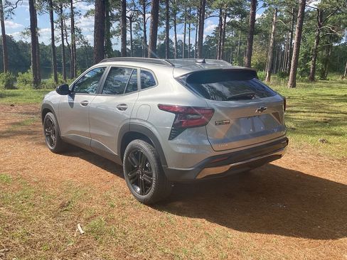 New 2026 Chevrolet Trax ACTIV w/ Sunroof Package FWD image 3