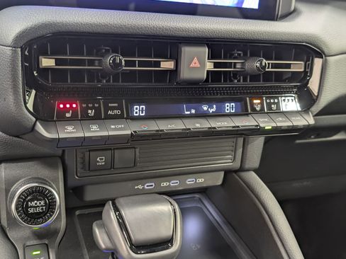 Used 2024 Toyota Land Cruiser 4WD (Natl) image 27