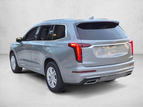Used 2025 Cadillac XT6 Luxury FWD image 7