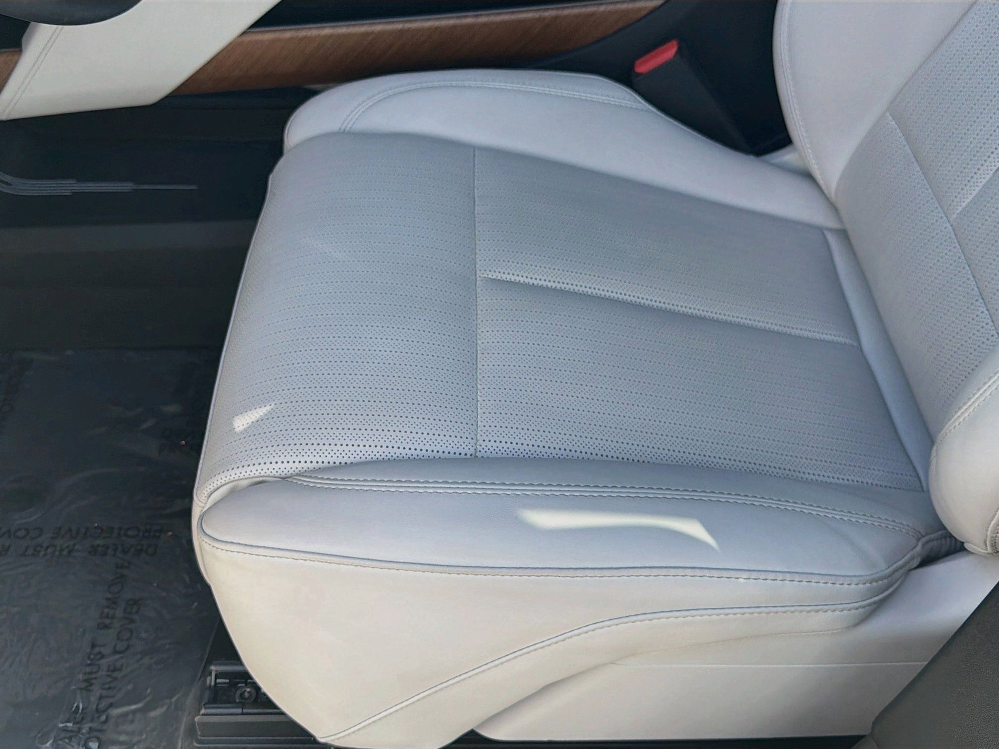Certified 2026 Cadillac Vistiq Luxury AWD/4WD image 20