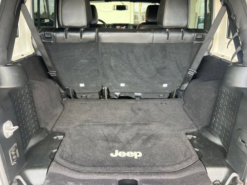 Used 2017 Jeep Wrangler Unlimited Sahara w/ Connectivity Group image 31