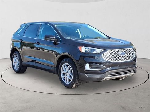 Used 2023 Ford Edge SEL image 3