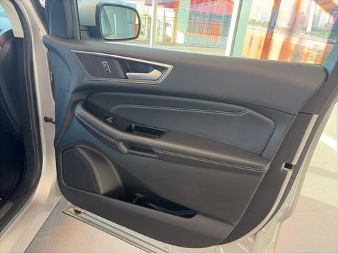 Used 2018 Ford Edge Titanium image 28