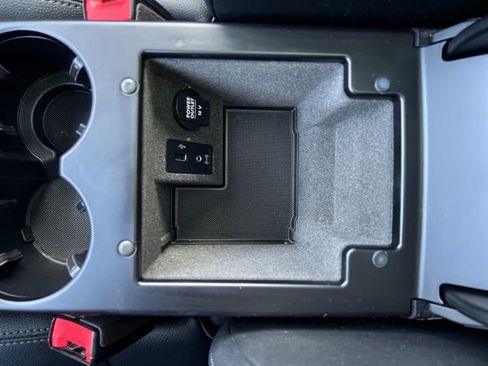 Used 2018 Porsche Macan image 25