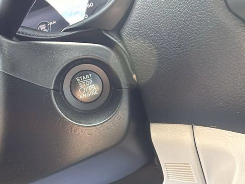 Used 2022 Jeep Renegade Latitude w/ Convenience Group AWD/4WD image 29