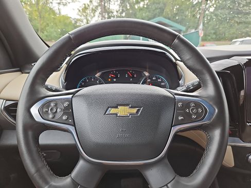 Certified 2023 Chevrolet Traverse LT w/ Rear Camera Mirror Package image 18