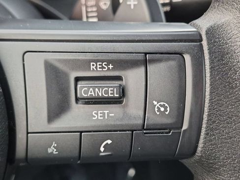 Used 2024 Nissan Rogue S AWD/4WD image 18