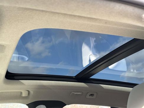 Used 2025 Volvo XC40 B5 Ultra w/ Climate Package image 18