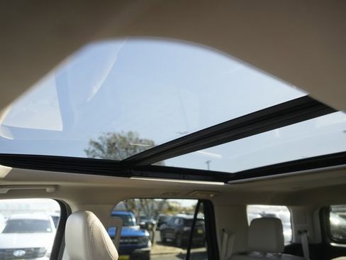 Certified 2023 Ford Expedition Limited image 11