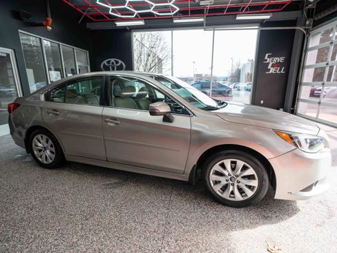 Used 2017 Subaru Legacy 2.5i Premium image 5
