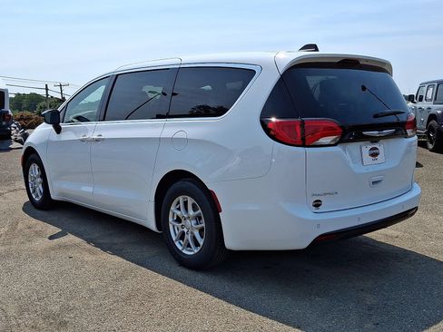 New 2027 Chrysler Pacifica LX FWD image 3