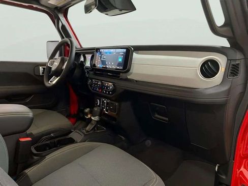 Used 2025 Jeep Wrangler Unlimited Sahara w/ Safety Group AWD/4WD image 81