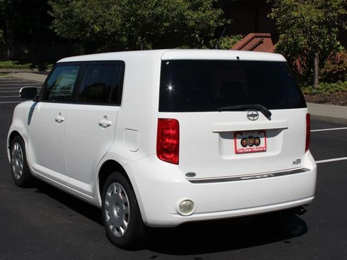 Used 2009 Scion xB FWD image 5
