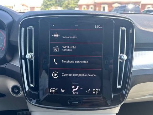 Used 2022 Volvo XC40 T4 Momentum FWD image 31