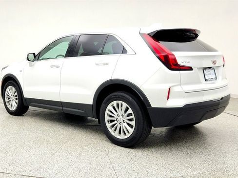 Used 2024 Cadillac XT4 Luxury w/ Cold Weather Package FWD image 7