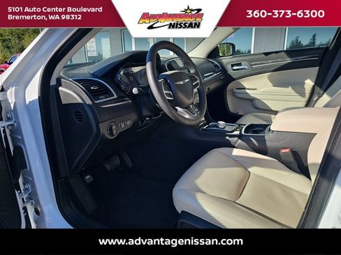 Used 2022 Chrysler 300 Touring L image 20