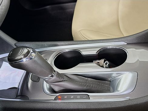 Used 2020 Chevrolet Malibu LT FWD image 25
