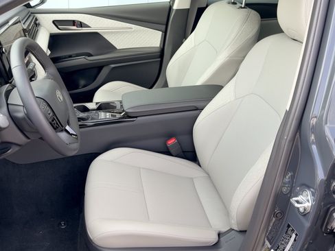 Used 2026 Toyota Camry XLE w/ Premium Plus Package FWD image 5