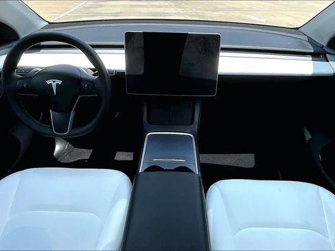 Used 2025 Tesla Model Y Long Range RWD image 15