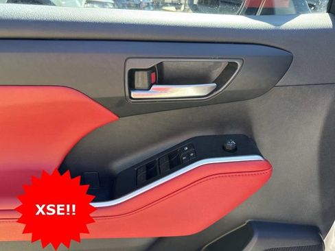 Used 2023 Toyota Highlander XSE image 13