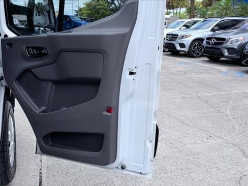 Used 2022 Ford E-Transit 148 High Roof RWD image 18