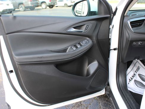 Used 2025 Buick Encore GX Preferred image 12