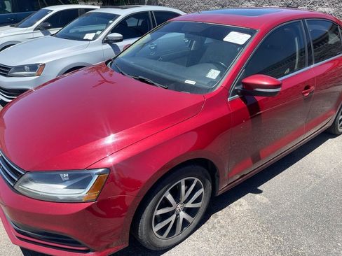 Used 2017 Volkswagen Jetta SE FWD image 2