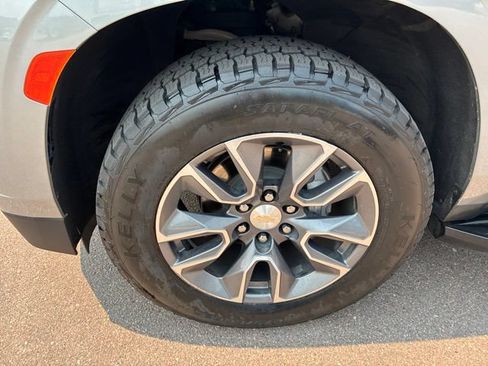 Used 2023 Chevrolet Tahoe LT w/ Luxury Package AWD/4WD image 9
