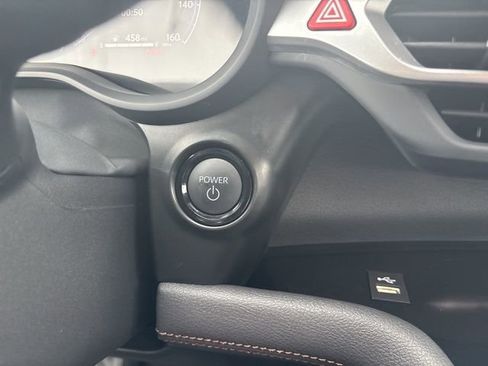 Used 2025 Toyota Sienna Platinum image 38