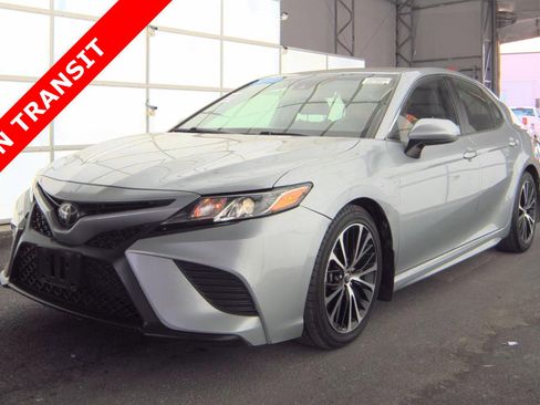 Used 2019 Toyota Camry SE image 1