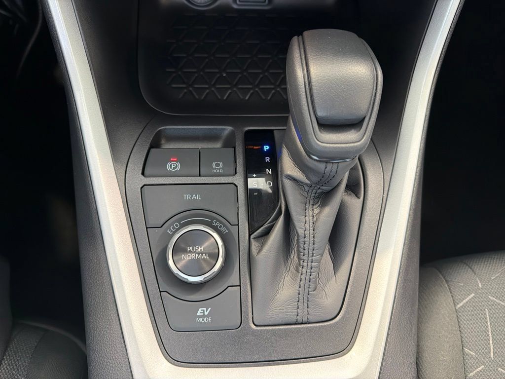 Certified 2025 Toyota RAV4 XLE w/ Convenience Package AWD/4WD image 13