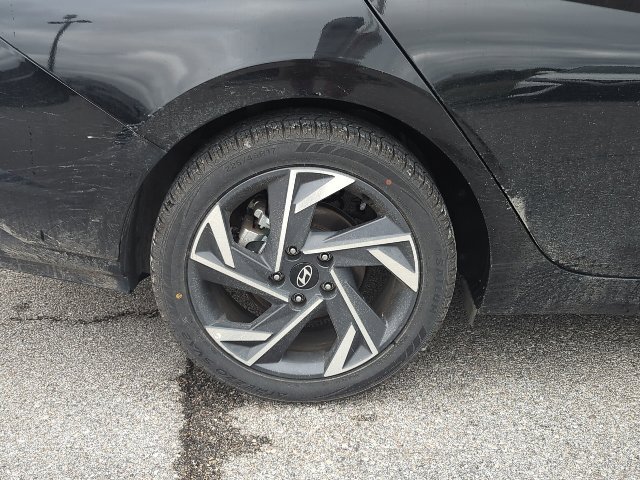 Used 2025 Hyundai Elantra SEL FWD image 32