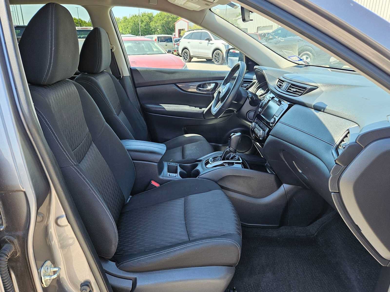 Used 2018 Nissan Rogue SV FWD image 20