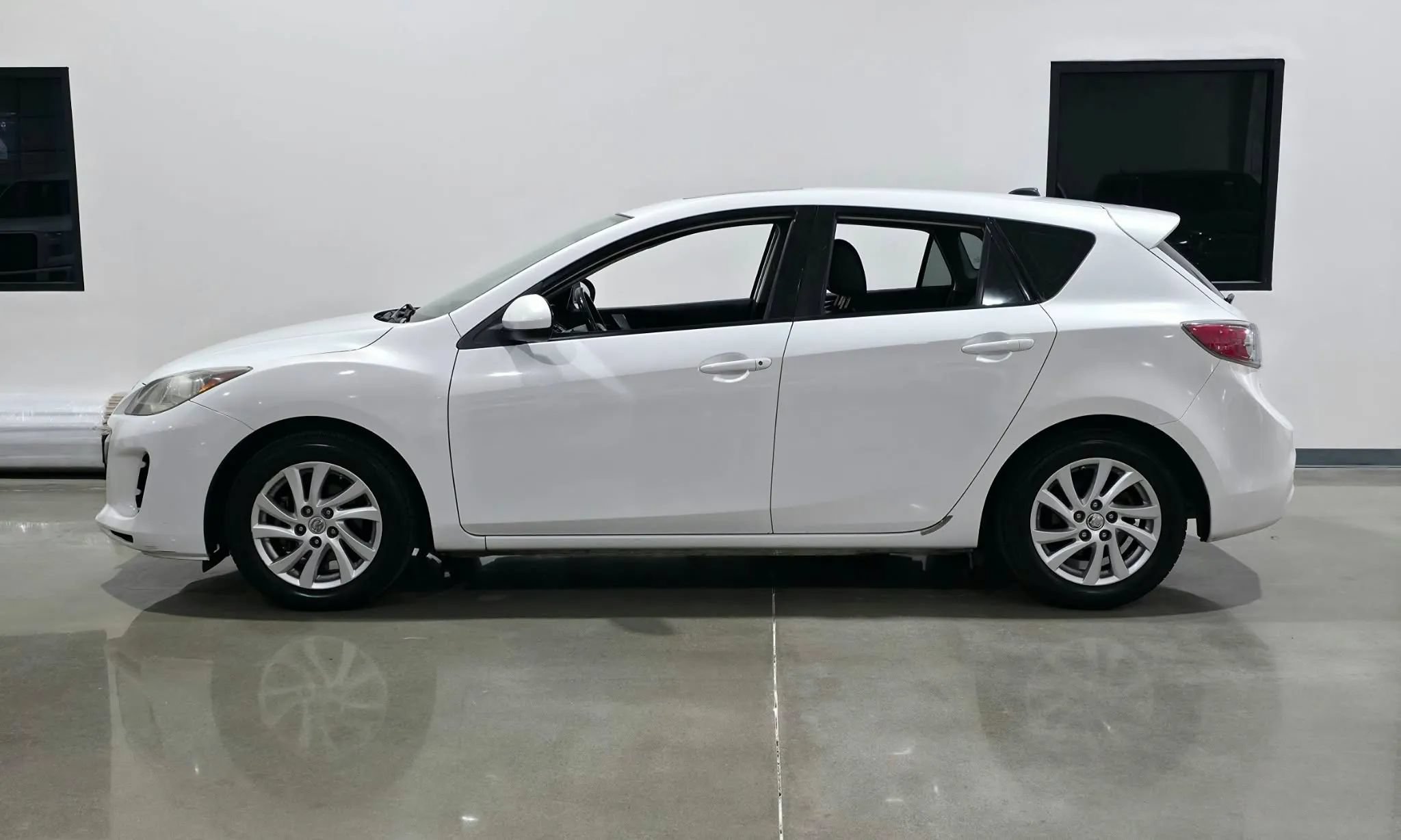 Used 2012 MAZDA MAZDA3 i Grand Touring w/ Tech Pkg FWD image 6