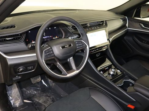 New 2026 Jeep Grand Cherokee Altitude image 28