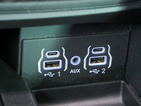 Used 2025 Chrysler Pacifica Limited FWD image 30