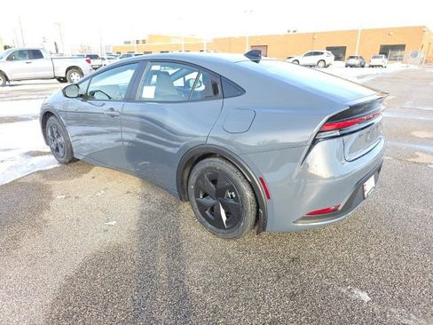 New 2026 Toyota Prius LE FWD image 5