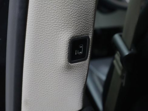 Used 2024 Chrysler Pacifica Touring-L FWD image 22