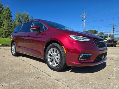Used 2023 Chrysler Pacifica Touring-L